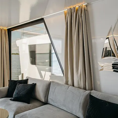 Ht Houseboats - Na Wodzie - Sauna, Motorowka, Rowerki Wodne Apartment Mielno