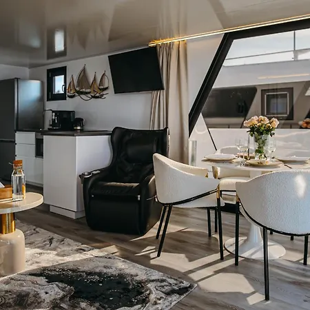 Апартаменты Ht Houseboats - Na Wodzie - Sauna, Motorowka, Rowerki Wodne