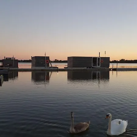 Ht Houseboats - Na Wodzie - Sauna, View アパート ミエルノ