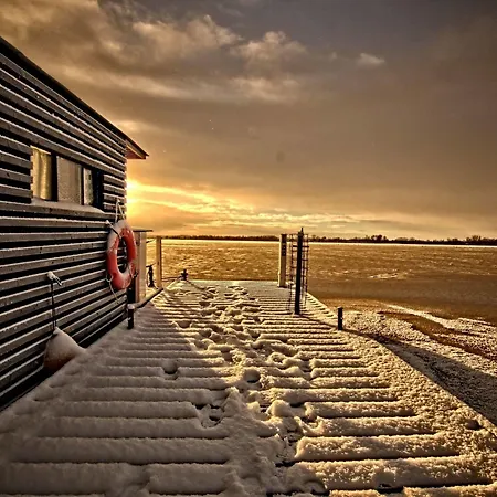 Ht Houseboats - Na Wodzie - Sauna, View アパート ミエルノ